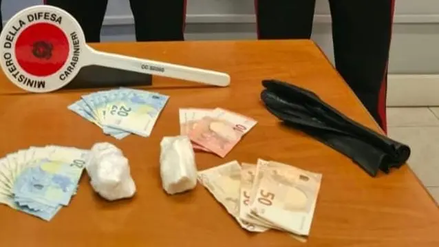 Droga e soldi sequestrati dai carabinieri di Manerbio