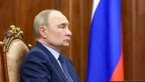 epa12145613 Russian President Vladimir Putin meets with Archpriest Tkachenko, Chairman of the Board of the Circle of Kindness Foundation and head of the commission for social partnership, trusteeship, and inclusive practices at the Russian Civic Chamber, at the Kremlin in Moscow, Russia, 30 May 2025. EPA/ALEXANDER KAZAKOV/SPUTNIK/KREMLIN / POOL MANDATORY CREDIT