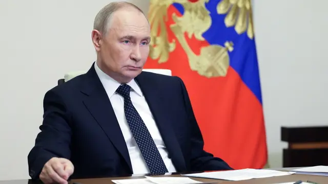 epa12155311 Russian President Vladimir Putin chairs a meeting with members of the government via videoconference at the Novo-Ogaryovo state residence, outside Moscow, Russia, 04 June 2025. Putin addressed the blowing up of railway tracks in the Bryansk and Kursk regions and characterized them as terrorist attacks, saying the decision to carry them out was made in Ukraine at the highest level. EPA/GAVRIIL GRIGOROV/SPUTNIK/KREMLIN POOL MANDATORY CREDIT