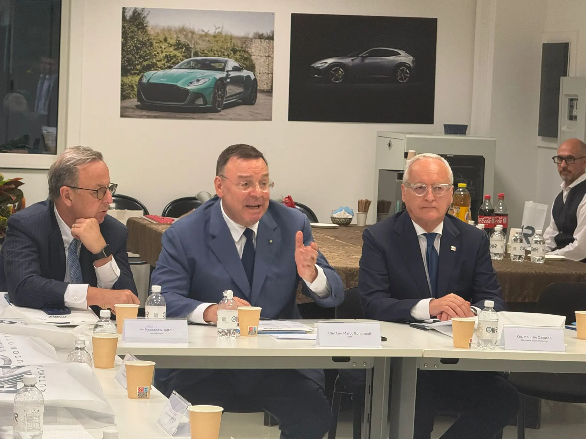 L’ambasciatore italiano in India Antonio Bartoli e il beputato Maurizio Casasco alla Omr Rezzato