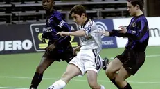 B05 - 19991227 - BARCELONA, SPAIN: Esteban Granero Molina (C) of Real Madrid's junior team is challenged by Parmini Davide (R) and Kyeremateng Basty (L) of Inter Milan on Monday 27 December 1999 during their match at the VI International Junior Championship in Barcelona. (ELECTRONIC IMAGE) EPA PHOTO EFE/LLUIS GENE/llg-fob