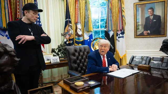 epa12145992 US President Donald Trump (R) and Elon Musk attend a press conference in the Oval Office at the White House in Washington, DC, USA, 30 May 2025. EPA/FRANCIS CHUNG / POOL