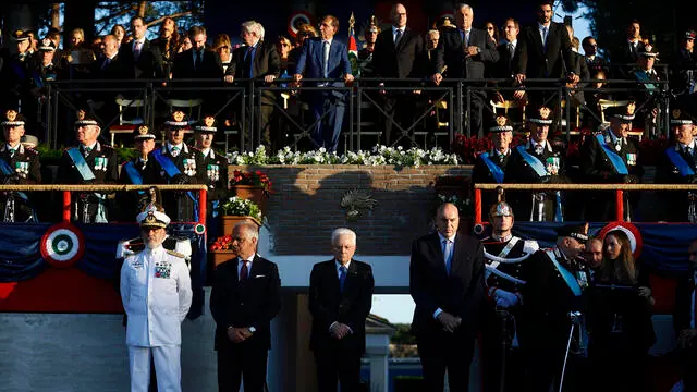 Il presidente del Senato Ignazio La Russa, il presidente della Camera Lorenzo Fontana, il ministro degli Esteri Antonio Tajani, il ministro della Difesa Guido Crosetto, il ministro dell’Interno Matteo Piantedosi, il Presidente della Repubblica Sergio Mattarella durante la cerimonia per l’anniversario della fondazione dell’Arma dei Carabinieri, presso la Caserma Salvo d’Acquisto, Roma, 05 giugno 2024, ANSA/VINCENZO LIVIERI