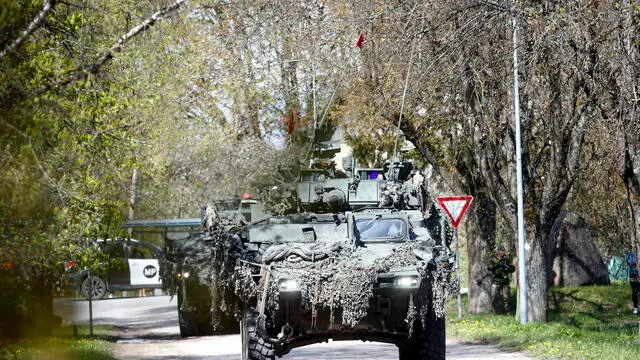 epa12088361 A Latvian Army armoured personnel carrier (APC) Patria takes part in the military exercise 'Crystal Arrow 2025' in Sigulda county, Latvia, 10 May 2025. The exercises, organized by the Latvian Land Forces, involved the participation of around 3,000 soldiers and 1,200 pieces of equipment from the Land Forces Mechanized Infantry Brigade, alongside coordinated cooperation between the Latvian National Armed Forces and NATO allies. EPA/TOMS KALNINS