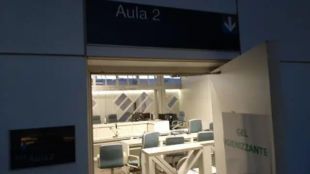 Tutti gli imputati assolti, con l'eccezione di alcune prescrizioni dichiarate, nel processo ad Ancona per le cosiddette spese facili in Consiglio regionale. Dopo una camera di consiglio durata oltre dieci ore la presidente del Tribunale ha pronunciato il verdetto: le formule di assoluzione sono perché il fatto non sussiste, per un caso perché il fatto non costituisce reato; mentre per alcuni capi d'imputazione è stata dichiarata la prescrizione. Tra gli imputati, il sindaco di Ancona Daniele Silvetti, l'attuale presidente del Consiglio regionale Dino Latini, il sindaco di Loreto Moreno Pieroni e il deputato Mirco Carloni. ANSA/Daniele Carotti