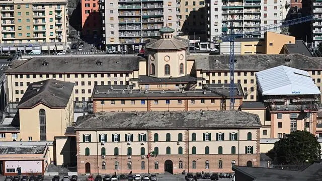 Una veduta del Carcere di Marassi. Genova, 19 marzo 2025. ANSA/LUCA ZENNARO (carcere, citta', palazzi, quartieri, case)