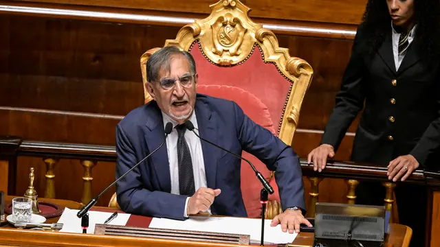 Il presidente del Senato, Ignazio La Russa, durante la protesta dell’opposizione nell’aula del Senato durante il voto di fiducia sul dl sicurezza, Roma, 4 giugno 2025. ANSA/RICCARDO ANTIMIANI