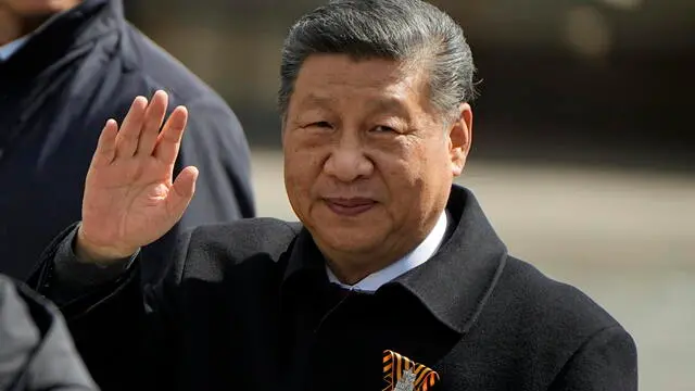 epa12085993 Chinese President Xi Jinping gestures as he walks in Red Square after the Victory Day military parade in Moscow, Russia, 09 May 2025. Russia marks the 80th anniversary of the victory in World War II over Nazi Germany and its allies. The Soviet Union lost 27 million people in the war. EPA/PAVEL BEDNYAKOV / POOL