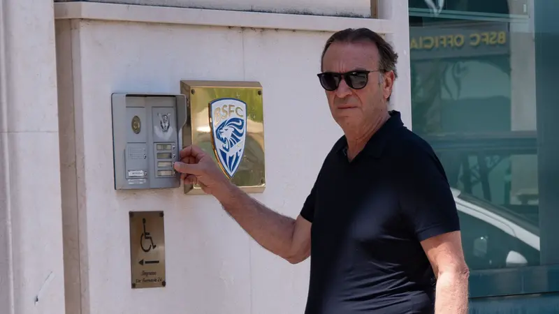 Massimo Cellino fuori dalla sede del Brescia © www.giornaledibrescia.it