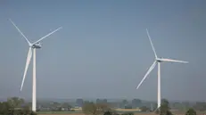 epa12066672 An onshore wind farm in Biggleswade, Britain, 01 May 2025. The UK Environment Secretary Steve Reed said transitioning to a green economy was necessary for the UK to take back 'control of our own energy supply' especially in light of Russia's ongoing invasion of Ukraine. EPA/NEIL HALL