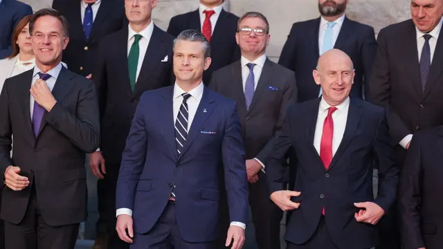 epa12157196 (L-R) NATO Secretary-General Mark Rutte, US Secretary of Defense Pete Hegseth, UK Secretary of State for Defense John Healey during the official photo with NATO Defense Ministers during a North Atlantic Treaty Organisation (NATO) defense ministers meeting at the NATO headquarters in Brussels, Belgium, 05 June 2025. EPA/OLIVIER MATTHYS