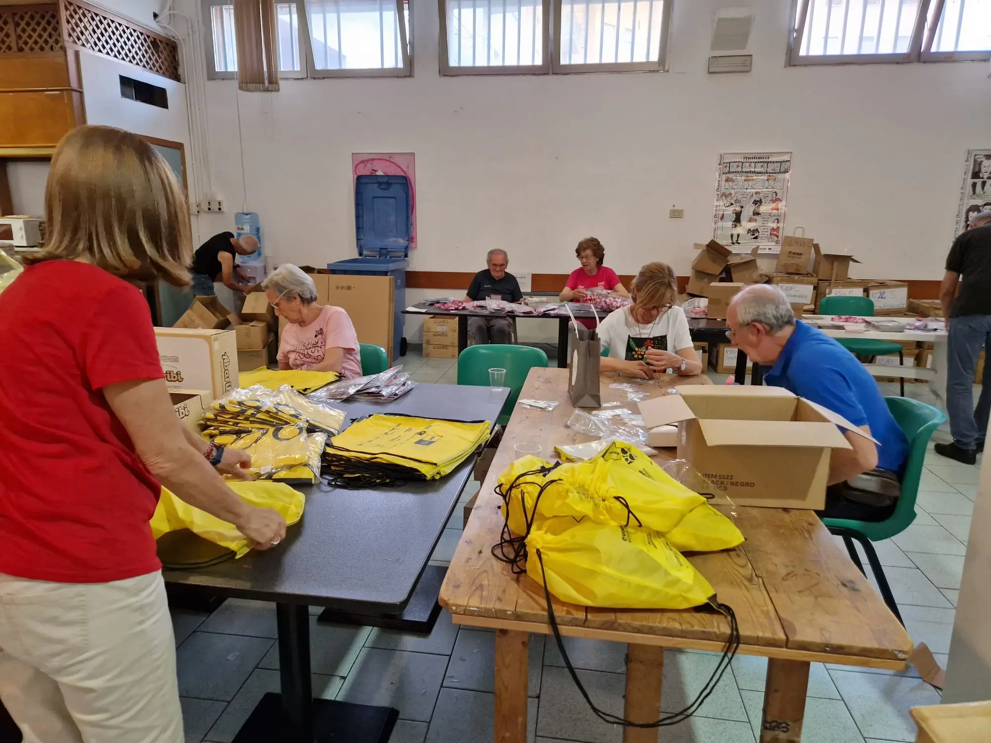 GdB Run, i volontari preparano i kit nella sede dell'Uisp