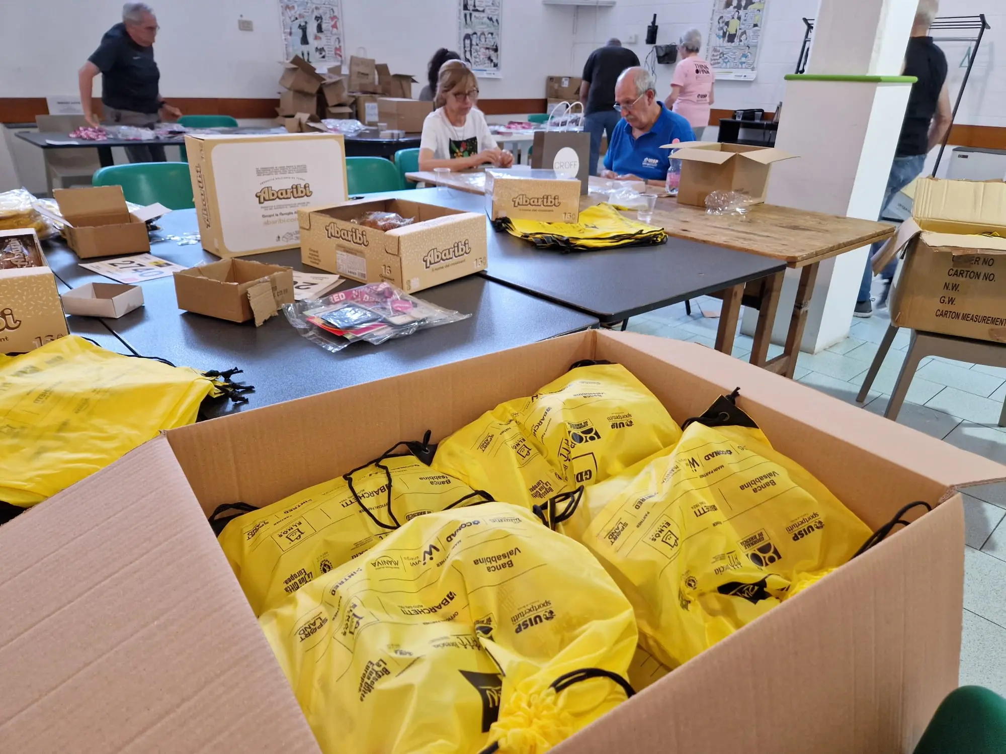 GdB Run, i volontari preparano i kit nella sede dell'Uisp