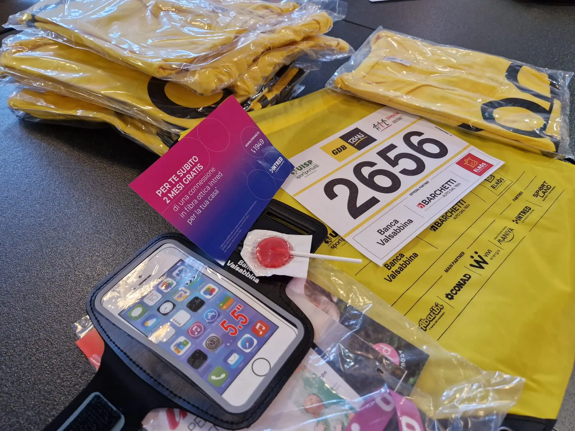GdB Run, i volontari preparano i kit nella sede dell'Uisp