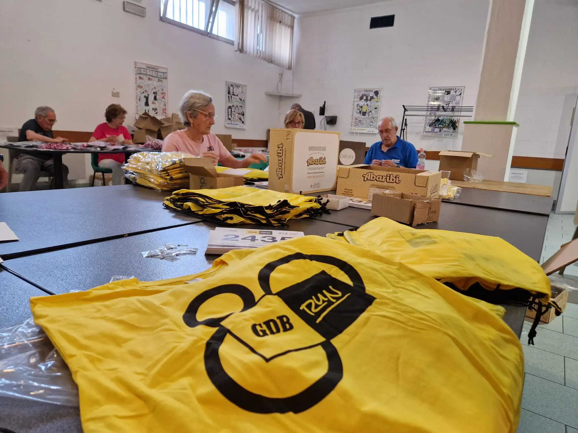 GdB Run, i volontari preparano i kit nella sede dell'Uisp