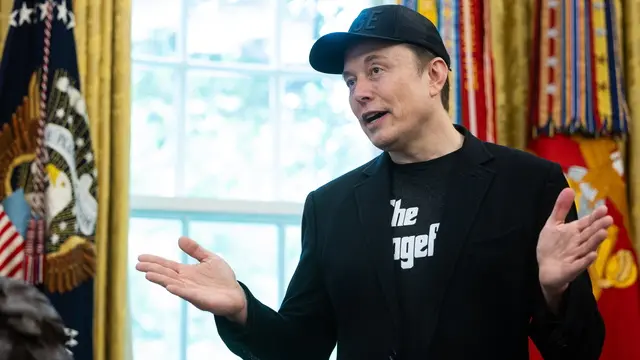 epa12146140 Elon Musk speaks during a press conference with US President Trump in the Oval Office at the White House in Washington, DC, USA, 30 May 2025. EPA/FRANCIS CHUNG / POOL