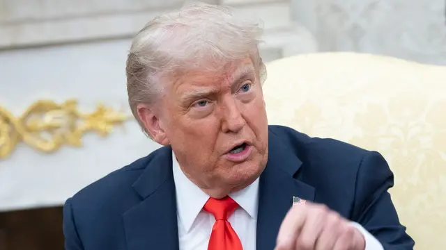 epa12158285 US President Donald Trump speaks during a meeting with German chancellor at the Oval Office of the White House in Washington, DC, USA, 05 June 2025. EPA/CHRIS KLEPONIS / POOL