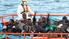 Migranti soccorsi in mare - Foto Ansa © www.giornaledibrescia.it