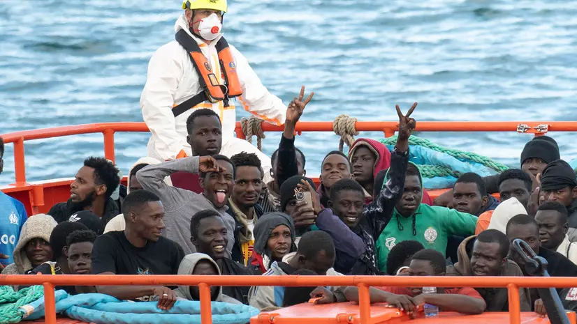 Migranti soccorsi in mare - Foto Ansa © www.giornaledibrescia.it