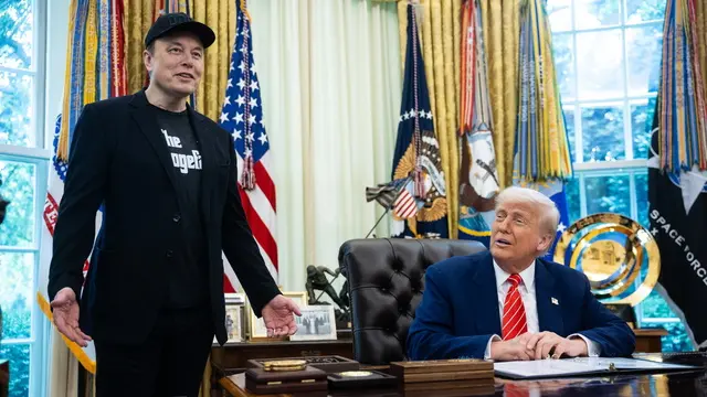epa12146154 US President Donald Trump (R) and Elon Musk attend a press conference in the Oval Office at the White House in Washington, DC, USA, 30 May 2025. EPA/FRANCIS CHUNG / POOL