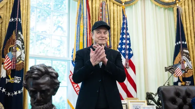 epa12146141 Elon Musk attends a press conference with US President Trump in the Oval Office at the White House in Washington, DC, USA, 30 May 2025. EPA/FRANCIS CHUNG / POOL