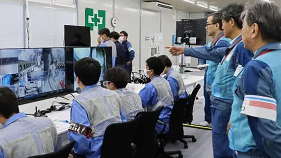 epa11596407 A handout photo made available by the Tokyo Electric Power Company (TEPCO) shows TEPCO staff monitoring the remote operation to extract melted nuclear debris at the Unit 2 reactor at the remote operation room of tsunami-crippled TEPCO's Fukushima Daiichi Nuclear Power Plant in Okuma, Fukushima Prefecture, 10 September 2024. EPA/TOKYO ELECTRIC POWER COMPANY HOLDINGS HANDOUT -- MANDATORY CREDIT -- BEST QUALITY AVAILABLE -- HANDOUT EDITORIAL USE ONLY/NO SALES