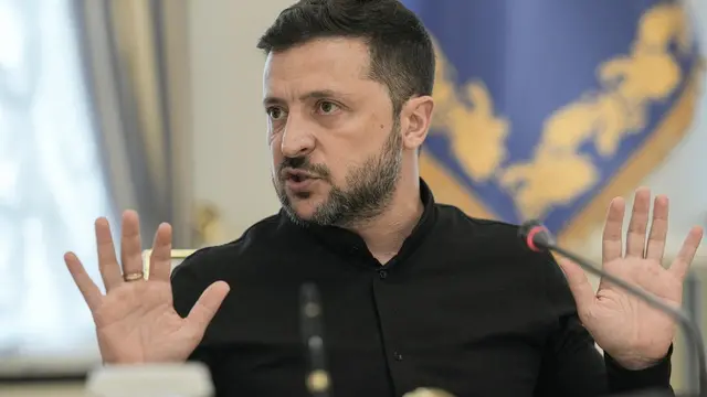 epa12155066 Ukrainian President Volodymyr Zelensky holds briefing in Kyiv, Ukraine, 04 June 2025, amid the ongoing Russian invasion. EPA/STRINGER