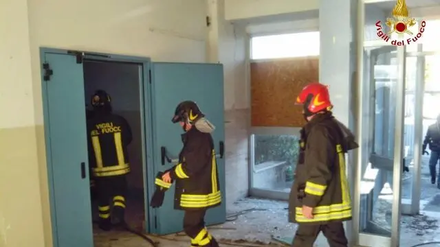 ANCONA - Incendio scuola al Ghettarello: vigili del Fuoco in azione.+++NO SALES, EDITORIAL USE ONLY+++