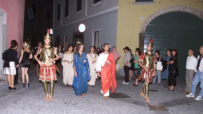 Un'immagine del Palio delle Quadre nel 1999 - Foto Neg © www.giornaledibrescia.it