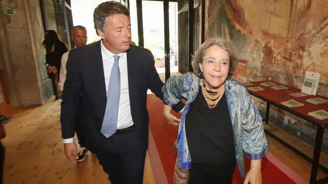 Matteo Renzi alla presentazione del suo Libro "Il Mostro" al 'Franco Parenti', con la direttrice artistica del teatro, Andree Ruth Shammah Milano, 21 maggio 2022, ANSA / PAOLO SALMOIRAGO