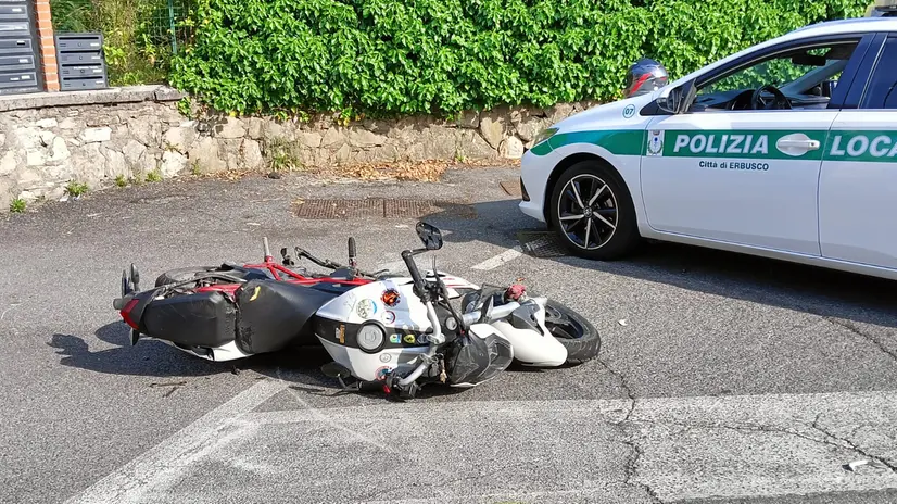 La moto su cui viaggiava il ragazzo © www.giornaledibrescia.it