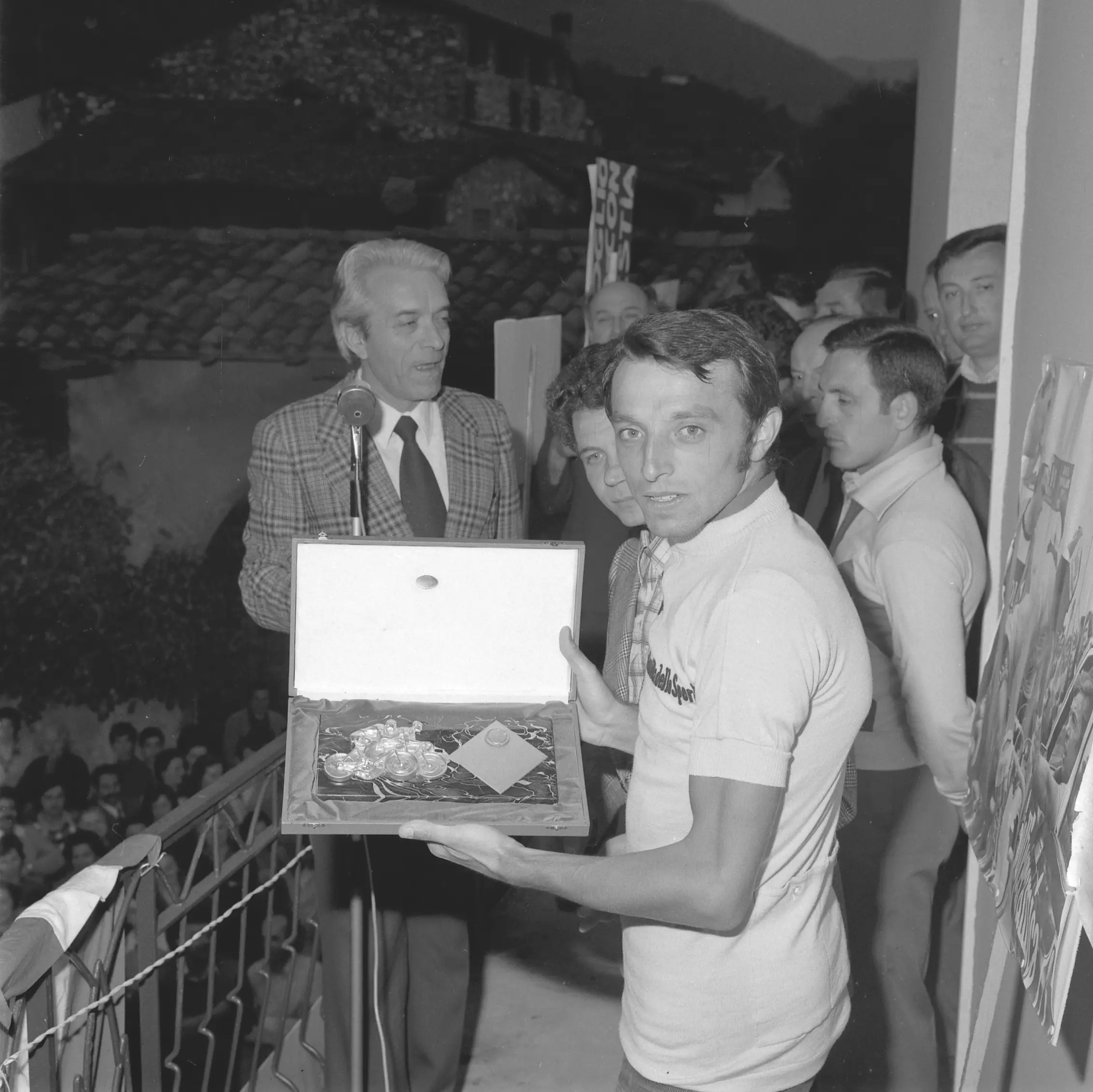 L'11 giugno 1975 Concesio festeggia Fausto Bertoglio