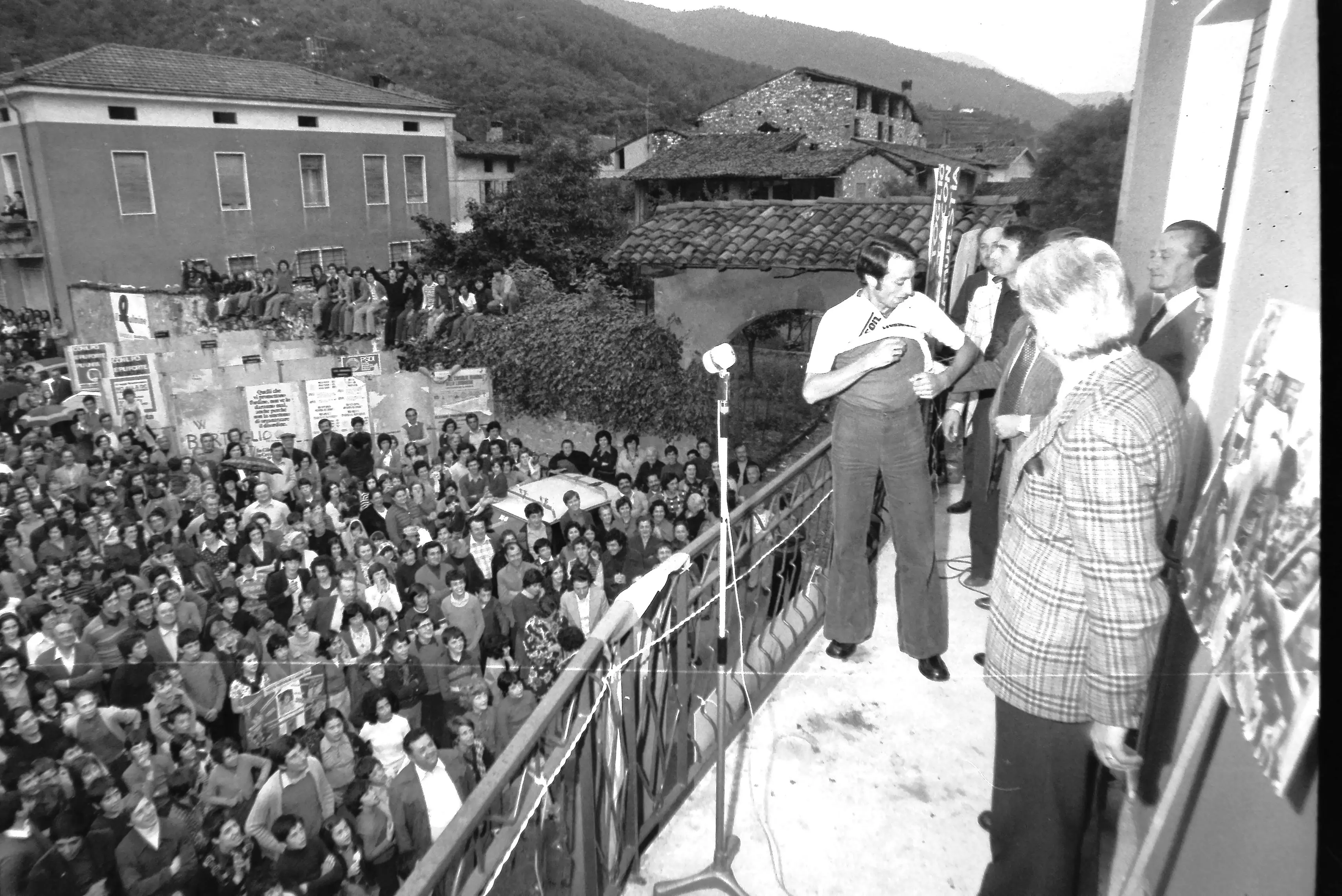 L'11 giugno 1975 Concesio festeggia Fausto Bertoglio