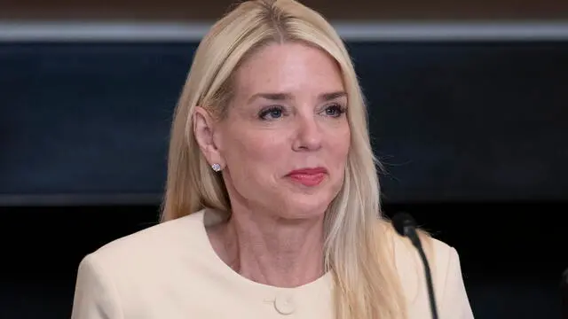epa12158857 United States Attorney General Pam Bondi speaks during a Roundtable Discussion, hosted by United States President Donald Trump (not pictured), with members of the Fraternal Order of Police at the White House in Washington, DC, USA, 05 June 2025. EPA/CHRIS KLEPONIS / POOL
