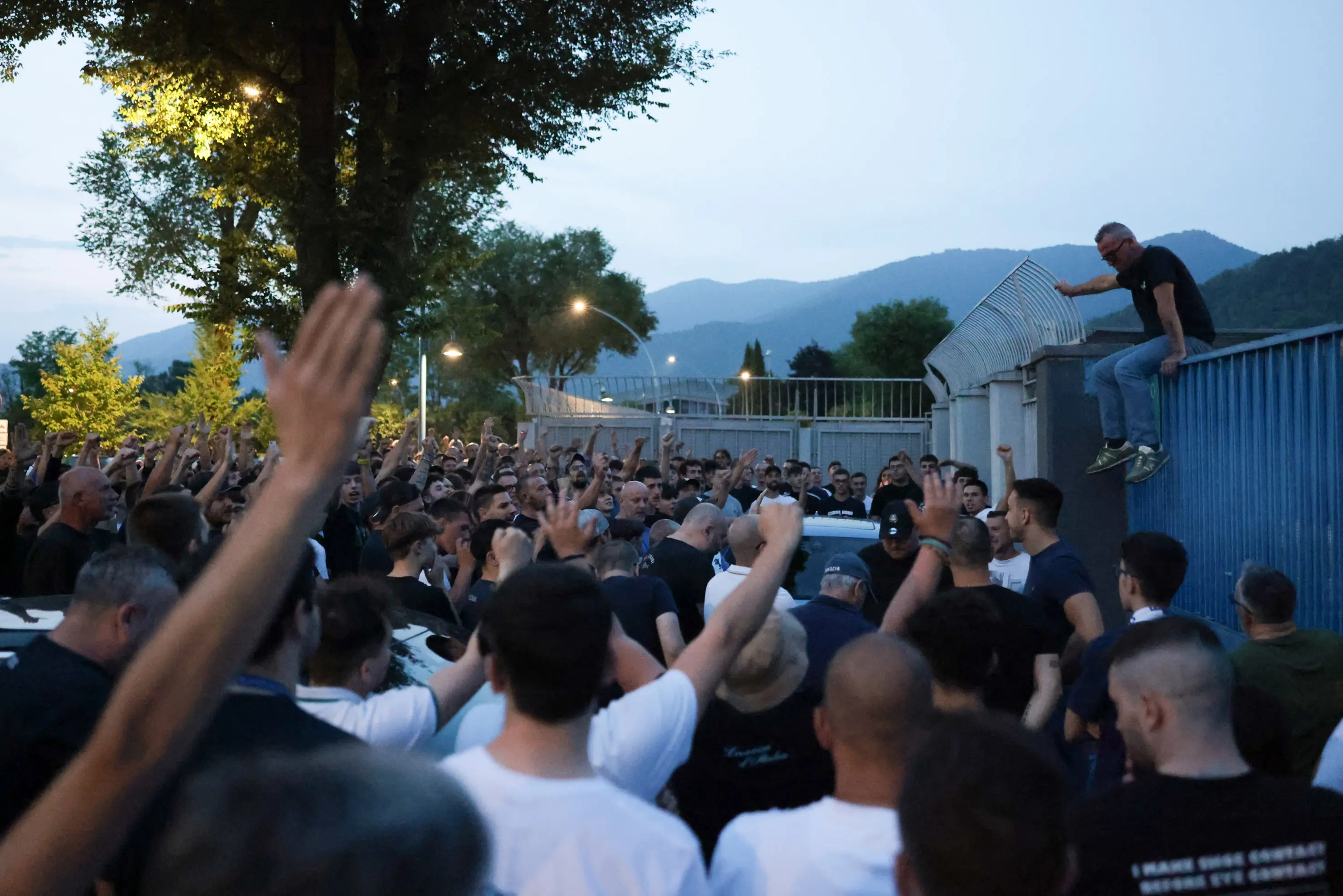 I tifosi del Brescia davanti al Rigamonti