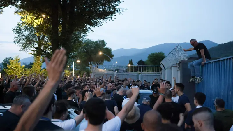 I tifosi del Brescia davanti al Rigamonti