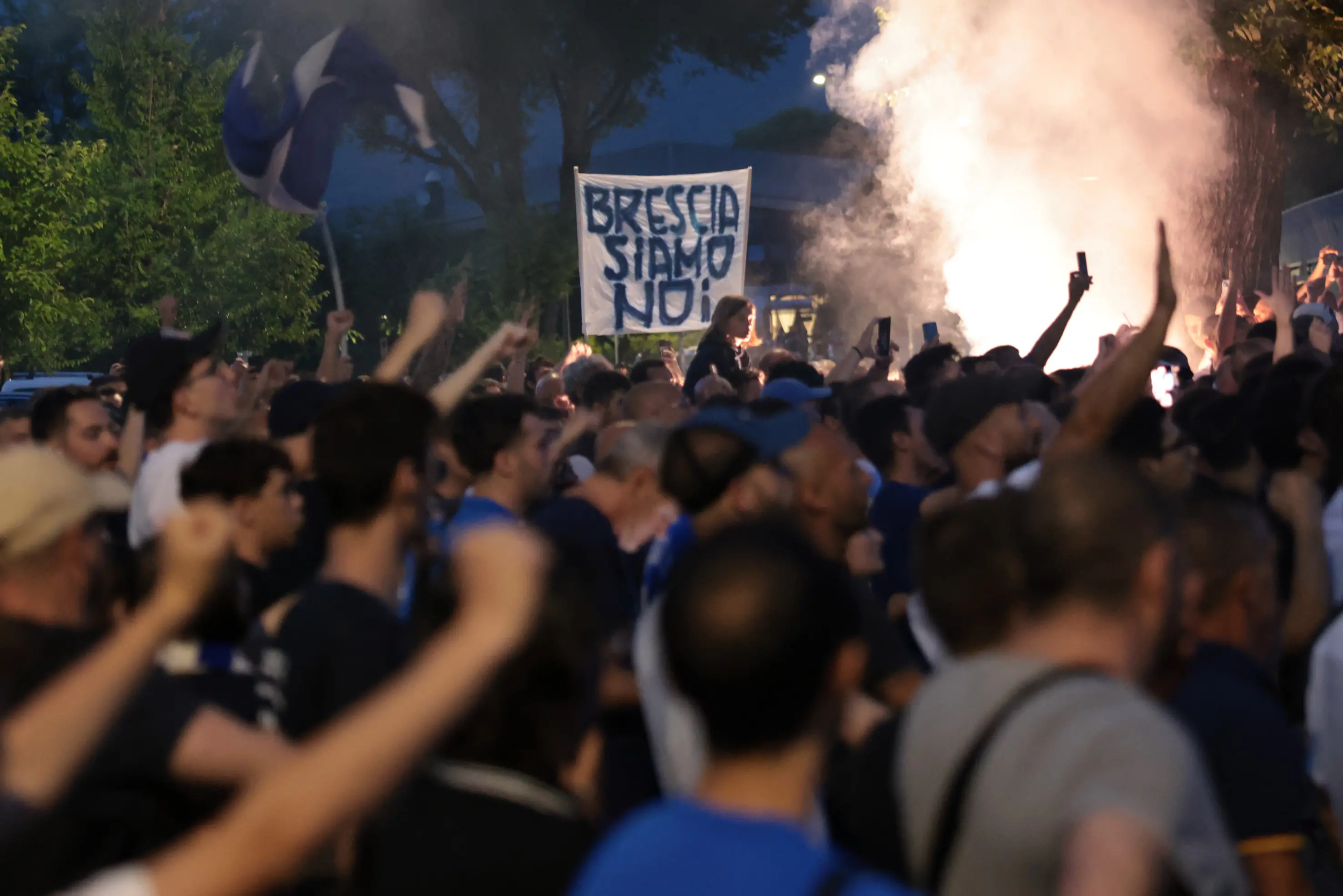 I tifosi del Brescia davanti al Rigamonti