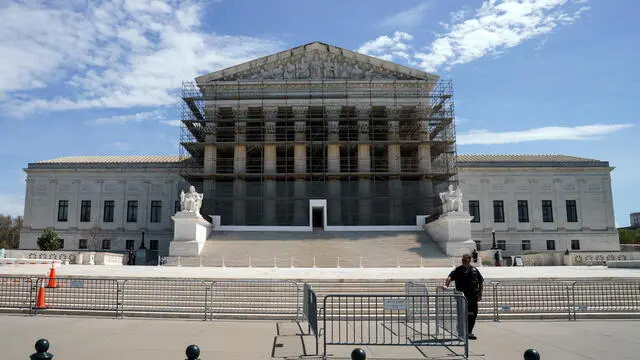 epa12001877 A view of the US Supreme Court in Washington, DC, USA, 31 March 2025. The justices of the court listened to arguments in a case featuring Catholic groups in Wisconsin who were petitioning for a religious exemption from the state's unemployment insurance tax. EPA/WILL OLIVER