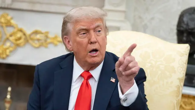 epa12158264 US President Donald Trump speaks during a meeting with German chancellor at the Oval Office of the White House in Washington, DC, USA, 05 June 2025. EPA/CHRIS KLEPONIS / POOL