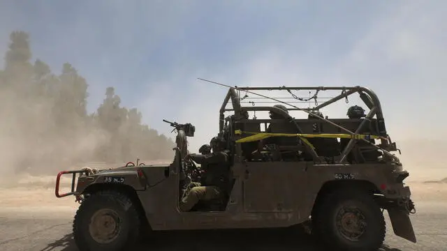 epa12118915 Israeli soldiers on military vehicles move towards the southern Gaza Strip border near Khan Yunis, seen from southern Israel, 20 May 2025. Israel's military continued to strike targets across the Gaza Strip as part of its 'Gideon's Chariots' operation. EPA/ATEF SAFADI