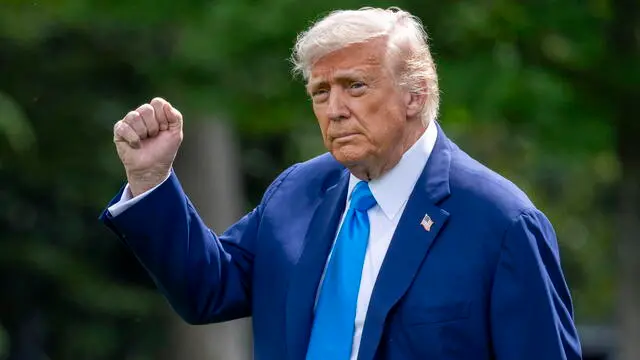 epa12161096 US President Donald J. Trump walks to board Marine One on the South Lawn of the White House in Washington, DC, USA, 06 June 2025. US Attorney General Pam Bondi announced on 06 June that Kilmar Abrego Garcia is returning to the US to face federal charges. Kilmar Abrego Garcia was deported by the Trump administration to El Salvador on 15 March. EPA/SHAWN THEW
