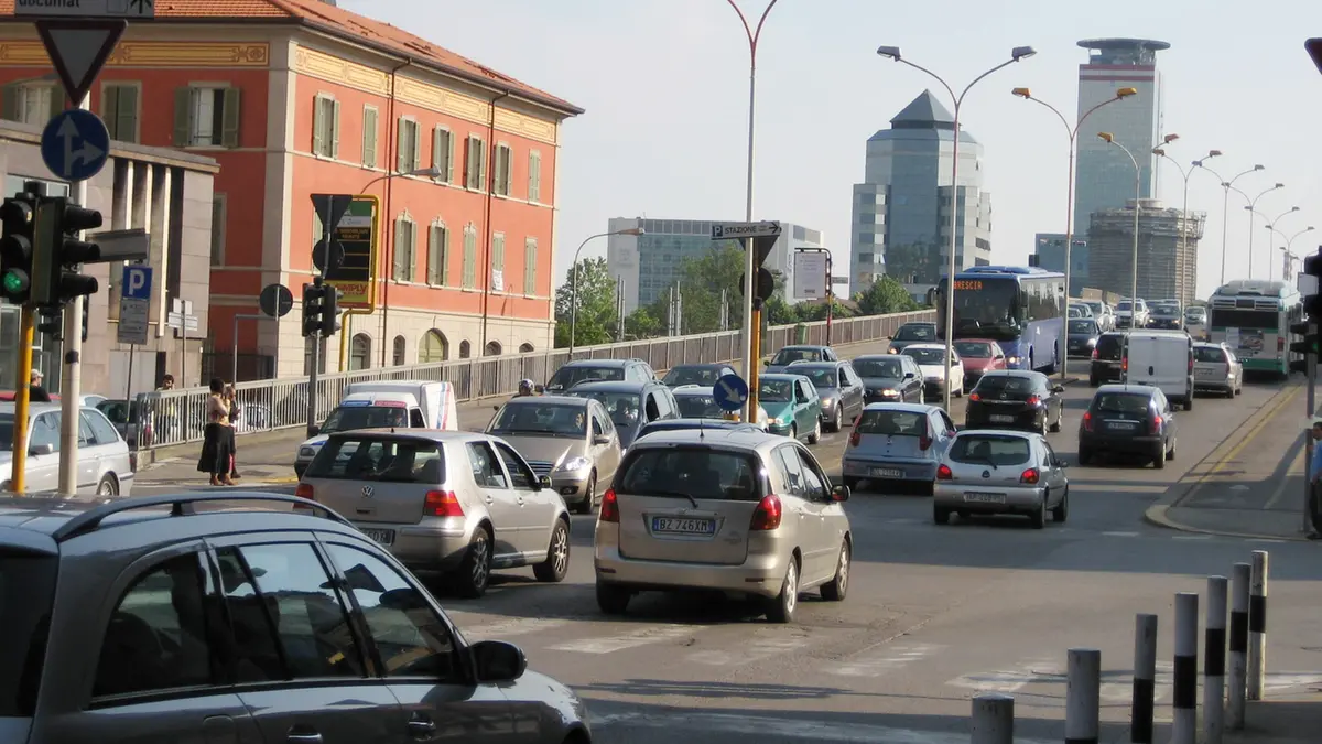 A Brescia il divieto metterebbe in difficoltà oltre 80mila automobilisti