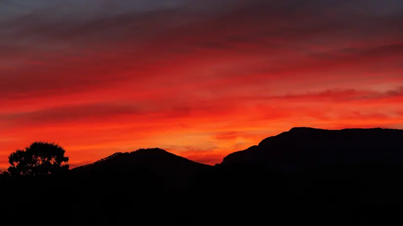 Il colore rosso che dipinge il paesaggio