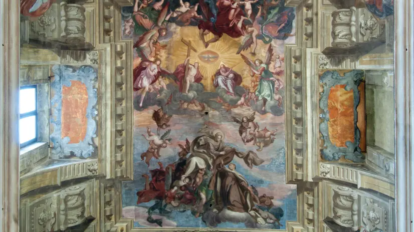 La volta della navata di Santa Maria del Carmine - © www.giornaledibrescia.it