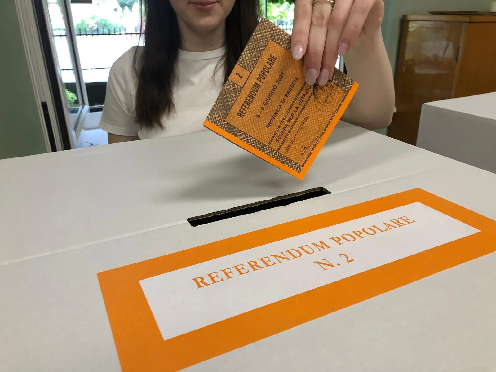 Referendum, persone al voto ai seggi