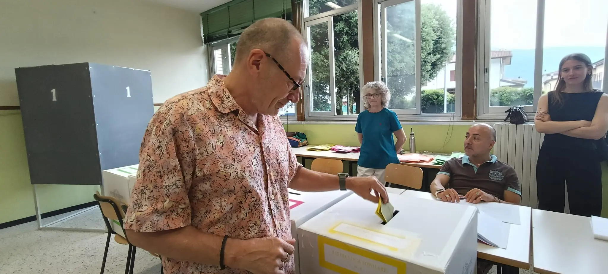 Referendum, persone al voto ai seggi