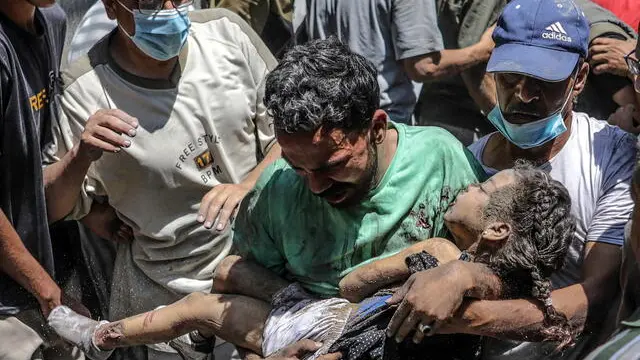 epa12161985 GRAPHIC CONTENT - A man carries the body of a child recovered from the rubble of a destroyed house following an Israeli airstrike on Al Sabra neighborhood in Gaza City, the Gaza Strip, 07 June 2025. According to the Palestinian Civil Defense in Gaza, at least 15 people were killed and several others were injured after the strike. More than 54,600 Palestinians have been killed in the Gaza Strip, according to the Palestinian Ministry of Health, since Israel launched a military campaign in the strip in response to a cross-border attack led by the Palestinian militant group Hamas on 07 October 2023, in which about 1,200 Israelis were killed and more than 250 taken hostage. EPA/MOHAMMED SABER -- ATTENTION EDITORS: GRAPHIC CONTENT --