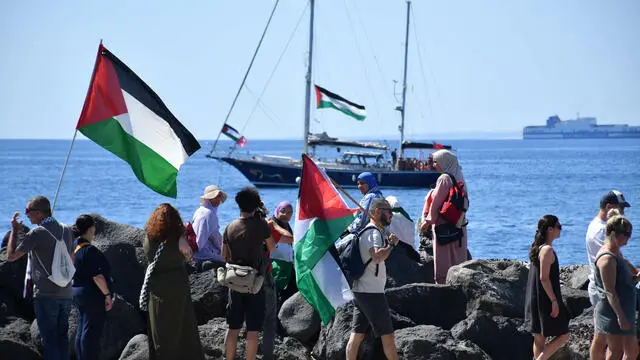 Il veliero Madleen della ong Freedom Flotilla in partenza dal porticciolo di San Giovanni Li Cuti e diretto a Gaza, Catania, 01 giugno 2025. ANSA/ORIETTA SCARDINO