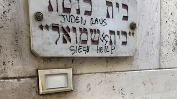 Scritte antisemite sulla targa del tempio Beth Shmuel a Roma