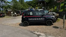 I carabinieri sul luogo dell'incidente © www.giornaledibrescia.it